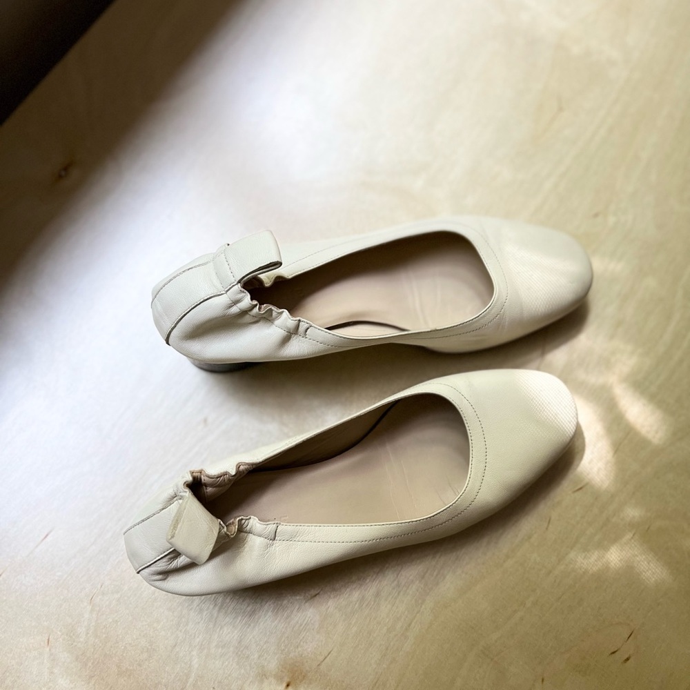 Everlane off-white color round toe shoes 2 inches